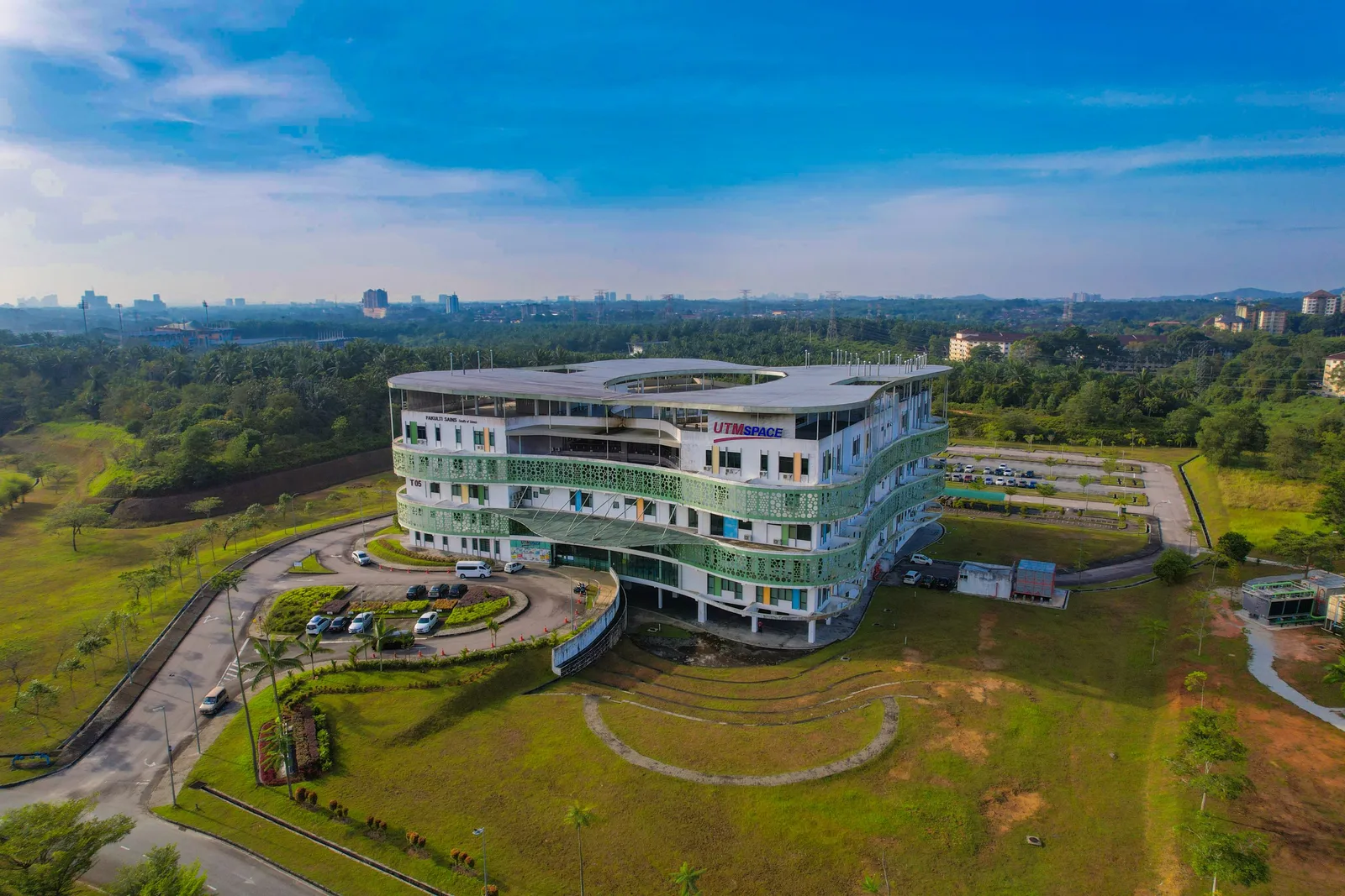 Diploma In Mechanical Engineering at School of Professional and Continuing Education (UTMSPACE)